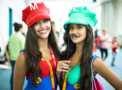 lady-mario-and-luigi-cosplay-photographed-by-onigun.jpg